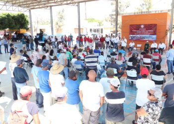 APOYA GOBERNADOR VCC A COMUNIDADES PESQUERAS: ENTREGA EMBARCACIÓN EN COMONDÚ