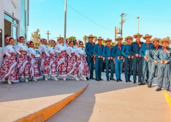 ENTREGA EDITH AGUILAR CASA DE LA CULTURA EN VIZCAÍNO
