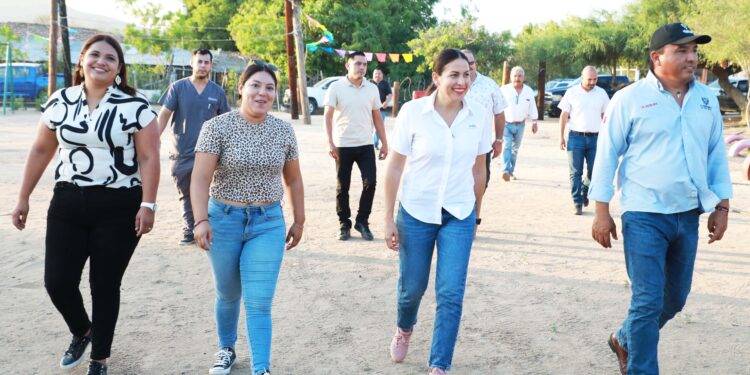 Realiza Alcaldesa gira de trabajo por subdelegaciones de Todos Santos