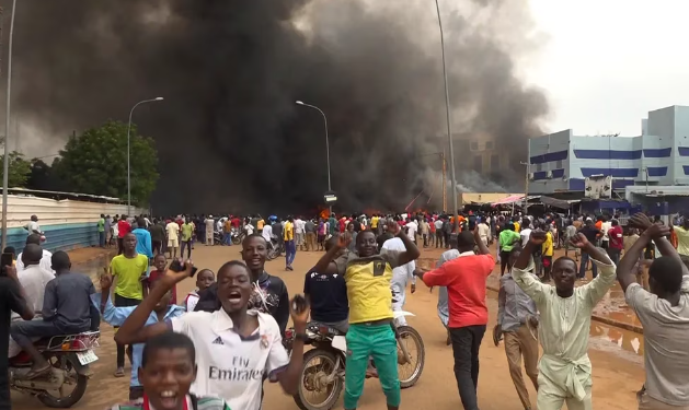 Francia se enfrenta a una crisis por el golpe de Estado en Níger y la preocupación se centra en el uranio