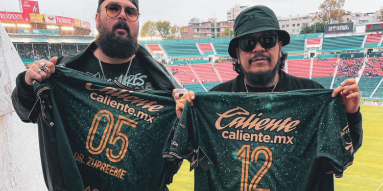 La Banda Bastön posó con el jersey de Club Atlético La Paz
