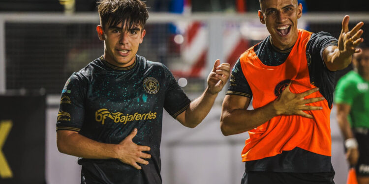 Los Paceños golearon a Leones Negros y volvieron al liderato.