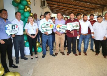 La mañana de este lunes el presidente municipal Oscar Leggs Castro, dio la bienvenida a la comunidad estudiantil a las instalaciones del nuevo Conalep en Cabo San Lucas