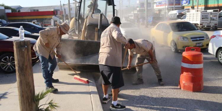 Jornada de limpieza que se desarrolló desde las inmediaciones del supermercado Aurrera