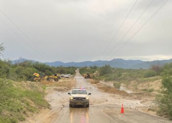 El alcalde de Los Cabos Oscar Leggs Castro, tuvo a bien informar que la construcción del puente vehicular sobre el cauce del arroyo cercano a la comunidad de Santa Cruz será una realidad