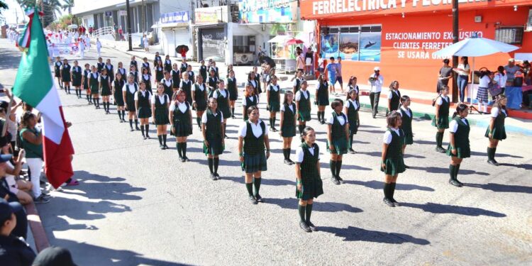 se llevó a cabo en la delegación de Cabo San Lucas la ceremonia cívica por el 213° aniversario del inicio por la lucha de la Independencia de México