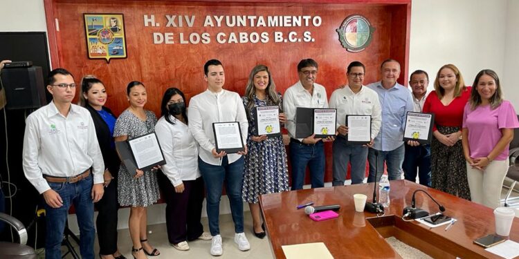 El Gobierno de Los Cabos a través de la Dirección de Proyectos Estratégicos, realizó el protocolo de 2 firmas de colaboración entre el Instituto Municipal para el Desarrollo e Inclusión de Personas con Discapacidad (IMDIS)