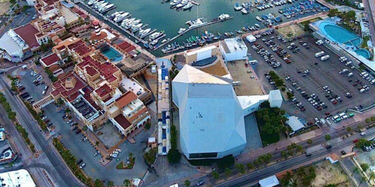 Se informa que será en octubre próximo cuando concluyan las reparaciones y obras que se realizan al interior del Pabellón Cultural de la República en Cabo San Lucas, para recuperar su operatividad.