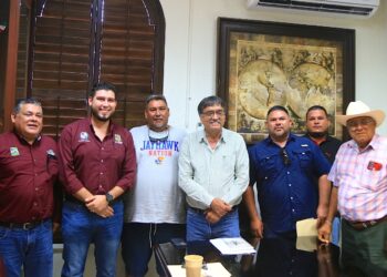 El alcalde de Los Cabos Oscar Leggs Castro se reunió con representantes de dicho sector, para lo cual estuvo acompañado del titular de la Dirección Municipal de Pesca, David Ruíz Agúndez.