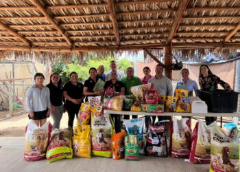La empresa Villa Group, realizo una donación importante de alimento para los canes rescatados.