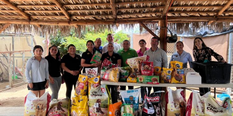 La empresa Villa Group, realizo una donación importante de alimento para los canes rescatados.