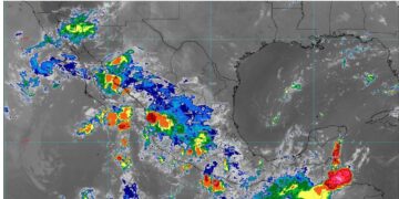 Formación de tormentas locales con actividad eléctrica y lluvias fuertes