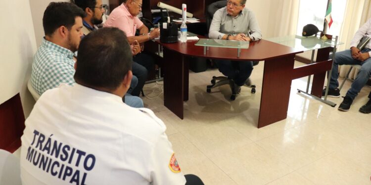 Se reúnen funcionarios para integrar comité de contraloría social