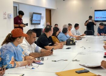 A través de integrantes de las direcciones jurídicas se reunieron esta mañana con la finalidad de buscar solución al problema que se está presentando con la venta de terrenos en zonas irregulares