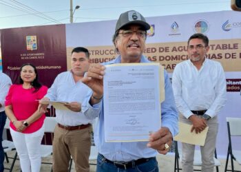 El alcalde Oscar Leggs Castro presidió el banderazo de inicio de obras de conducción y de 3 mil 600 tomas domiciliarias en la colonia Ejidal mejor conocida como “La Ballena” de San José del Cabo