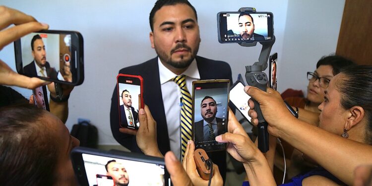 El tesorero general del XIV Ayuntamiento de Los Cabos, Cristopher Albertini Camacho Ortegón, aseguró que la dependencia a su cargo es sumamente demandante