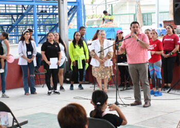 el XIV Ayuntamiento de Los Cabos que preside Oscar Leggs Castro, a través del Instituto del Deporte del Municipio de Los Cabos (INDEM) encabezado por Ricardo Manríquez Castillo, realizó “La Feria de Salud” en la cancha de la colonia El Zacatal en San José del Cabo.