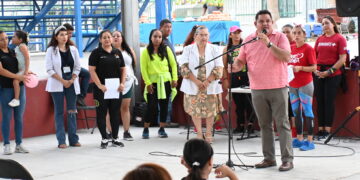el XIV Ayuntamiento de Los Cabos que preside Oscar Leggs Castro, a través del Instituto del Deporte del Municipio de Los Cabos (INDEM) encabezado por Ricardo Manríquez Castillo, realizó “La Feria de Salud” en la cancha de la colonia El Zacatal en San José del Cabo.