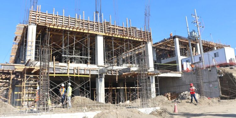 6° visita al inmueble, el cual presenta un avance del 35% de la nueva clínica hospital del Instituto de Seguridad y Servicios Sociales de los Trabajadores del Estado (ISSSTE)