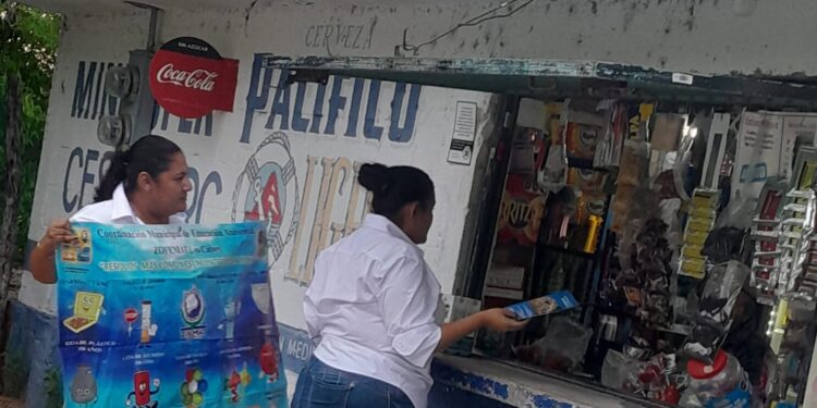 Se realizó una jornada de sensibilización ambiental dirigida a comerciantes en la delegación de Santiago.