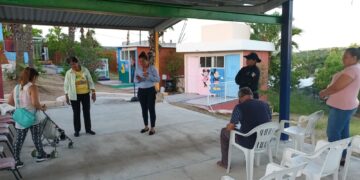 Los Cabos, B.C.S. 11 de septiembre del 2023.- Con la finalidad de incrementar la proximidad social, así como mantener la seguridad y la tranquilidad de la ciudadanía del municipio de Los Cabos, a través del personal de la Dirección de Atención Ciudadana y Vinculación Social que encabeza el Lic. Álvaro Gerardo Cabanillas, se imparten a la población pláticas de capacitación sobre el programa “Whatsappeando por tu Seguridad”.