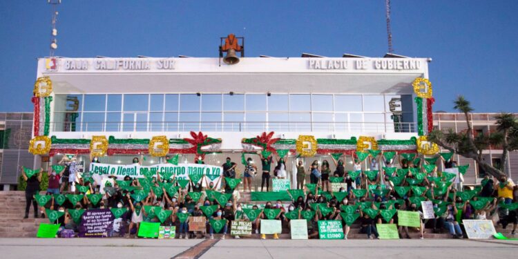 Asamblea Feminista de BCS convoca a plantón por aborto accesible, libre y digno