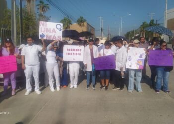 Médicos y Personal Administrativo del IMSS 38 en San José del Cabo Realizan una Marcha Pacífica por la Dra. Suárez Reyes