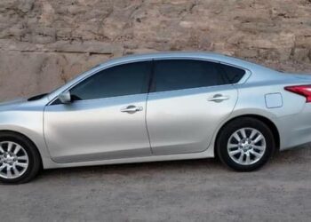 Estafados en una venta de automóvil: un llamado a la precaución