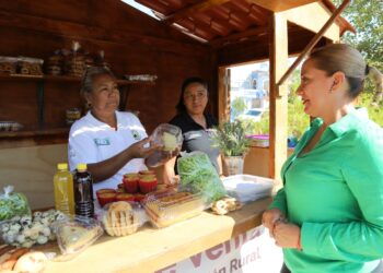 Brinda Ayuntamiento de La Paz espacio gratuito para venta de productos regionales