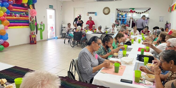 Celebra DIF La Paz Fiestas Patrias en las Casas de Día