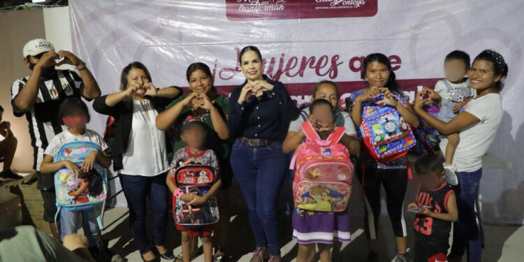 Entrega Diputada Gabriela Montoya útiles escolares a niñas y niños de Los Cabos