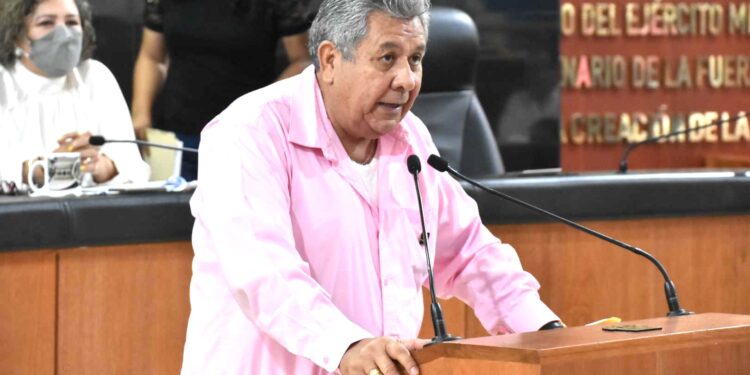 Presenta Comisión de Asuntos Educativos iniciativa que instituye la medalla ¨María Rosaura Zapata Cano