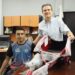 DIRECTOR DEL INSTITUTO SUDCALIFORNIANO DEL DEPORTE BRINDA APOYO ESENCIAL A PARA-ATLETA CON LA ENTREGA DE UNA SILLA DE RUEDAS
