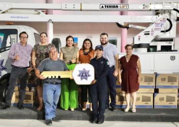 Entrega Alcaldesa parque vehicular y equipo de cómputo a las Direcciones Municipales