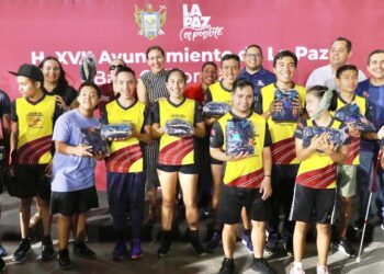 Entrega Alcaldesa uniformes a los seleccionados de paratletismo y boccia