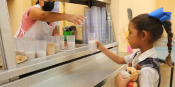 OFRECE LA ESCUELA “GENERAL AGUSTÍN OLACHEA AVILÉS” SERVICIO DE COMEDOR A ESTUDIANTES