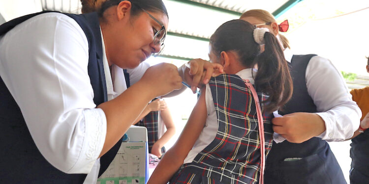 INICIÓ CAMPAÑA DE VACUNACIÓN CONTRA VIRUS DEL PAPILOMA HUMANO EN NIÑAS DE 11 A 13 AÑOS
