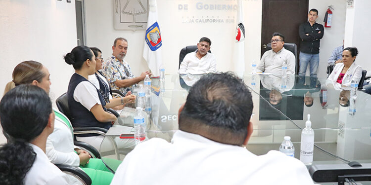 ESTABLECERÁ GOBIERNO DE BCS MESA DE TRABAJO CON IMSS BIENESTAR PARA FORTALECER CONTRATACIÓN DE PERSONAL