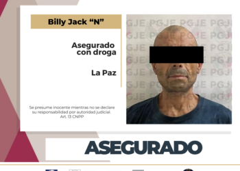 REPELE AGRESIÓN Y ASEGURA PGJE A UN HOMBRE CON DROGA Y UN ARMA DE FUEGO