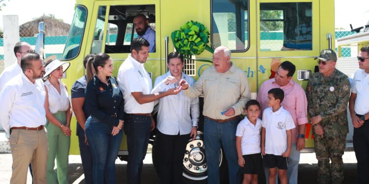 ENTREGA GOBERNADOR VCC, BOMBERA EN LA RIBERA Y COMPROMETE CONSTRUCCIÓN DE DÁRSENA PARA PESCADORES