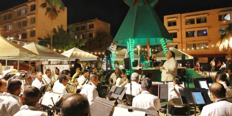 REALIZARON “NOCHE POÉTICA, DESDE LA ANTIGUA CALIFORNIA”, EN COLONIA PEDREGAL DEL CORTÉS