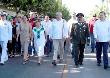 DESFILAN MILES ANTE GOBERNADOR VCC EN CCXIII ANIVERSARIO DE INDEPENDENCIA DE MÉXICO