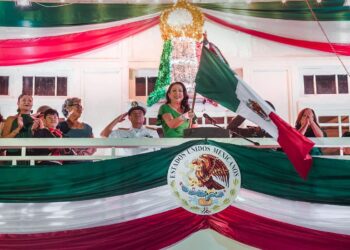 ENCABEZA EDITH AGUILAR EL GRITO DE INDEPENDENCIA EN SANTA ROSALÍA