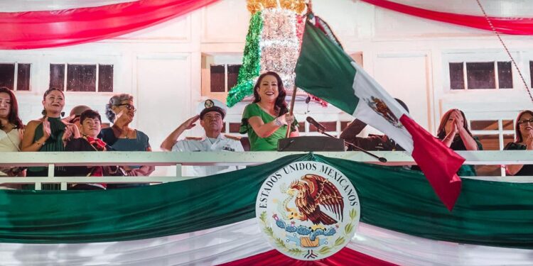 ENCABEZA EDITH AGUILAR EL GRITO DE INDEPENDENCIA EN SANTA ROSALÍA