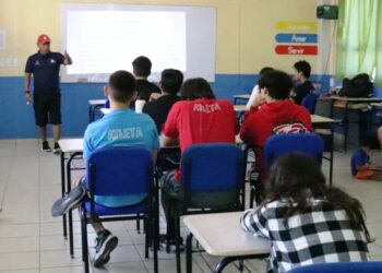 Imparten sesión de psicología deportiva a exponentes de halterofilia