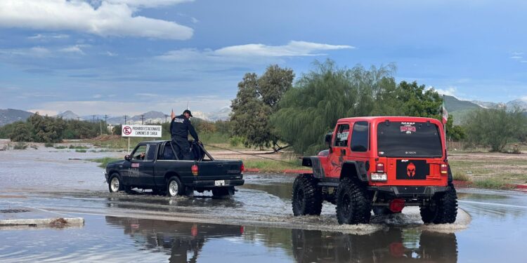 La Policía Municipal auxilia a la población del municipio de La Paz tras intensas lluvias