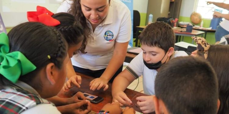 UABCS acerca el conocimiento tecnológico a escuelas rurales