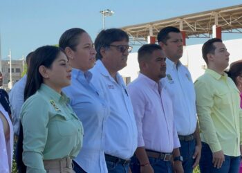Oscar Leggs Castro, encabezó el acto cívico en la delegación de La Ribera