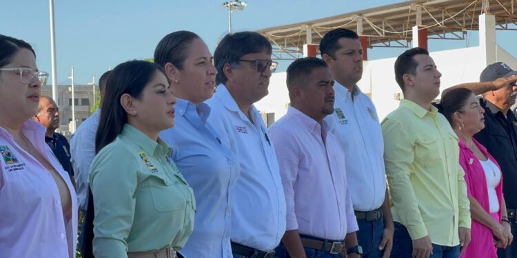 Oscar Leggs Castro, encabezó el acto cívico en la delegación de La Ribera