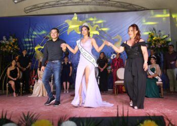 Se llevó a cabo la coronación de Mariagna I desde la plaza pública León Cota Collins, así como la presentación de la princesa real Jesús del Carmen I y de la dama de honor